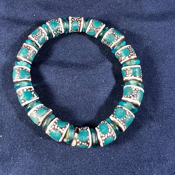 Handcrafted Turquoise Beaded Stretch Bracelet With Decorative Silver Accents - Picture 2 of 2